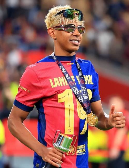 莱比锡官方：韦德拉奥果左膝腘窝处肌腱受伤，将缺阵数周（莱比锡官宣：韦德拉奥果左膝腘窝肌腱受伤，预计缺席数周）