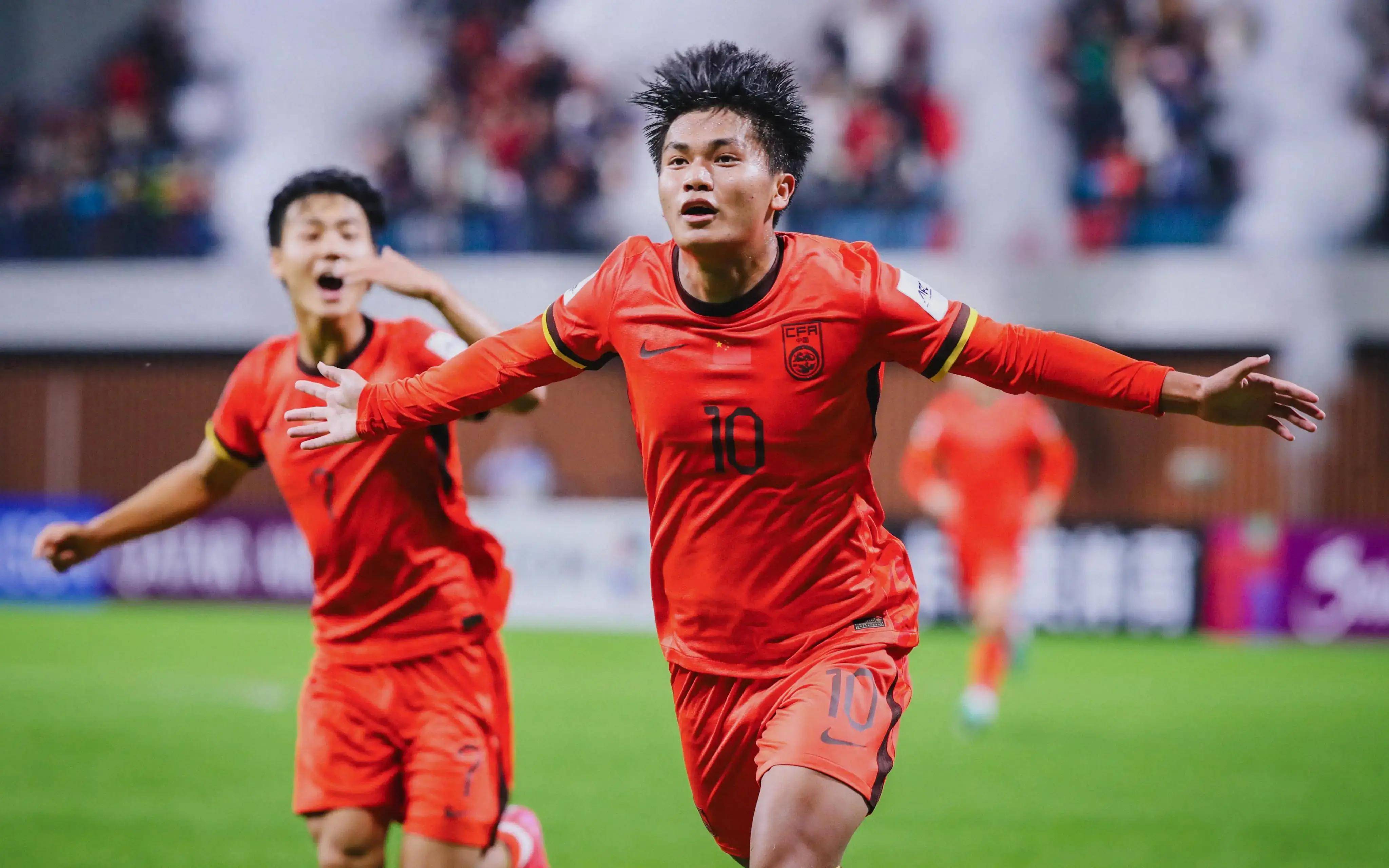 输给米兰后拉齐奥对主裁判不判罚点球不满，决定新闻沉默（负于米兰后，拉齐奥不满主裁漏判点球，决定媒体静默）