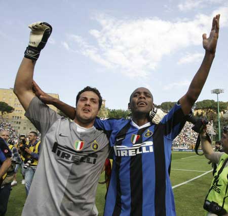 记者观赛｜轮椅篮球的 “手” 速对决（场边直击｜轮椅篮球的手速之战）