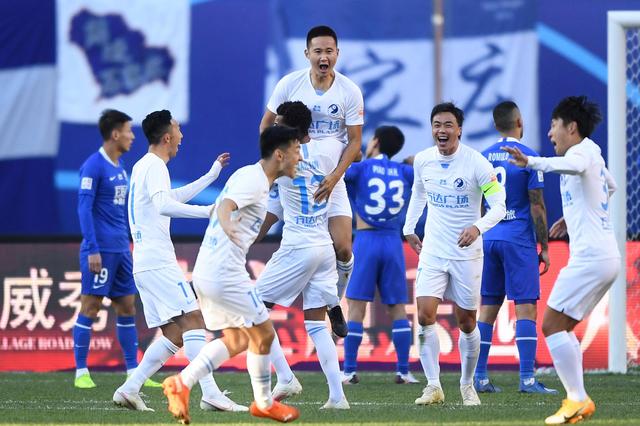 英超半场：迪亚斯世界波，格瓦迪奥尔破门，曼城2-0桑德兰（英超半场战报：迪亚斯轰世界波，格瓦迪奥尔建功，曼城2-0领先桑德兰）