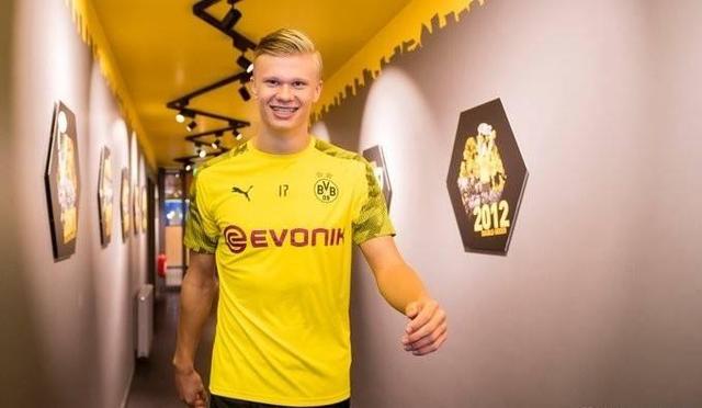 库蒂尼奥身价下降到350万欧，巅峰身价1.5亿，本赛季52场11球（库蒂尼奥身价跌至350万欧，曾达1.5亿巅峰，本季52场打入11球）