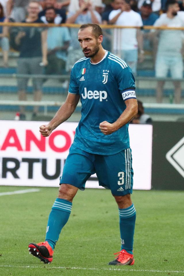 图片报：拜仁倾向于与诺伊尔续约一年，具体谈判或在冬窗敲定（图片报：拜仁意向与诺伊尔再续一年，冬窗或敲定谈判细节）