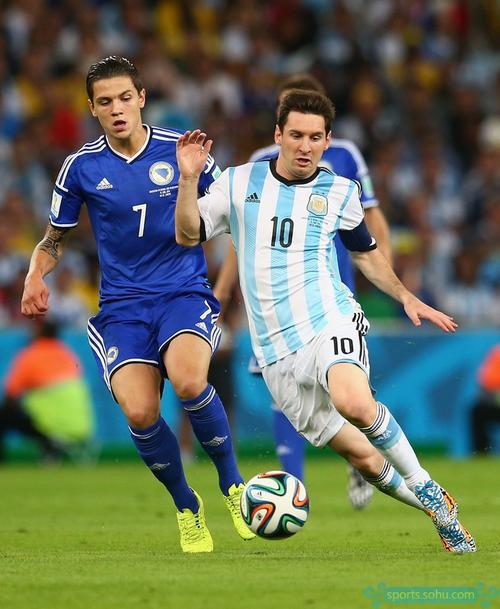 米体：米兰vs科莫的意甲联赛已经几乎不可能在珀斯举行（米体：米兰对科莫的意甲比赛在珀斯举行基本无望）