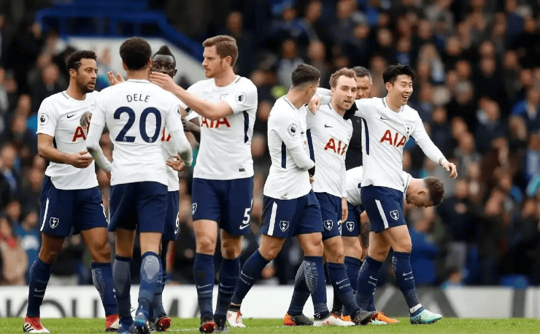 爱德华兹：杰伦·布朗进球后嘲笑我太矮小，这彻底激发了我（爱德华兹：杰伦·布朗进球后讥讽我身高，完全点燃了我的斗志）