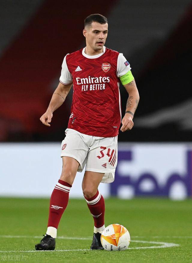 禁区内头球补射破门，毕津浩收获大连英博生涯首球（毕津浩禁区头球补射破网，收获大连英博处子球）