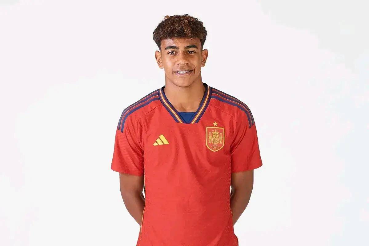 巴萨旧将：我的两座欧冠总被开玩笑；亚马尔达不到梅西的高度（前巴萨球员称欧冠双冠常遭调侃：亚马尔难达到梅西的高度）